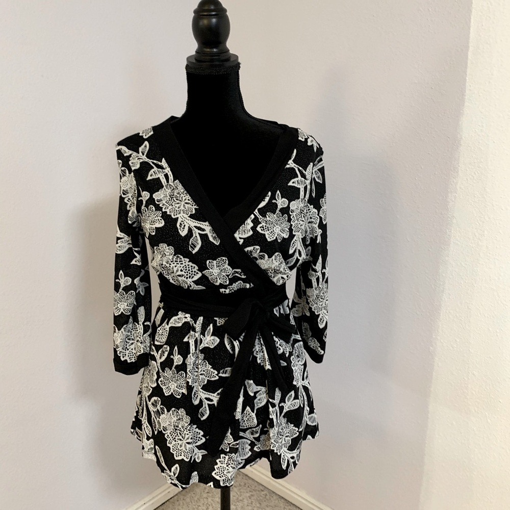 Black and White Stretchy Surplice Wrap Top Size M